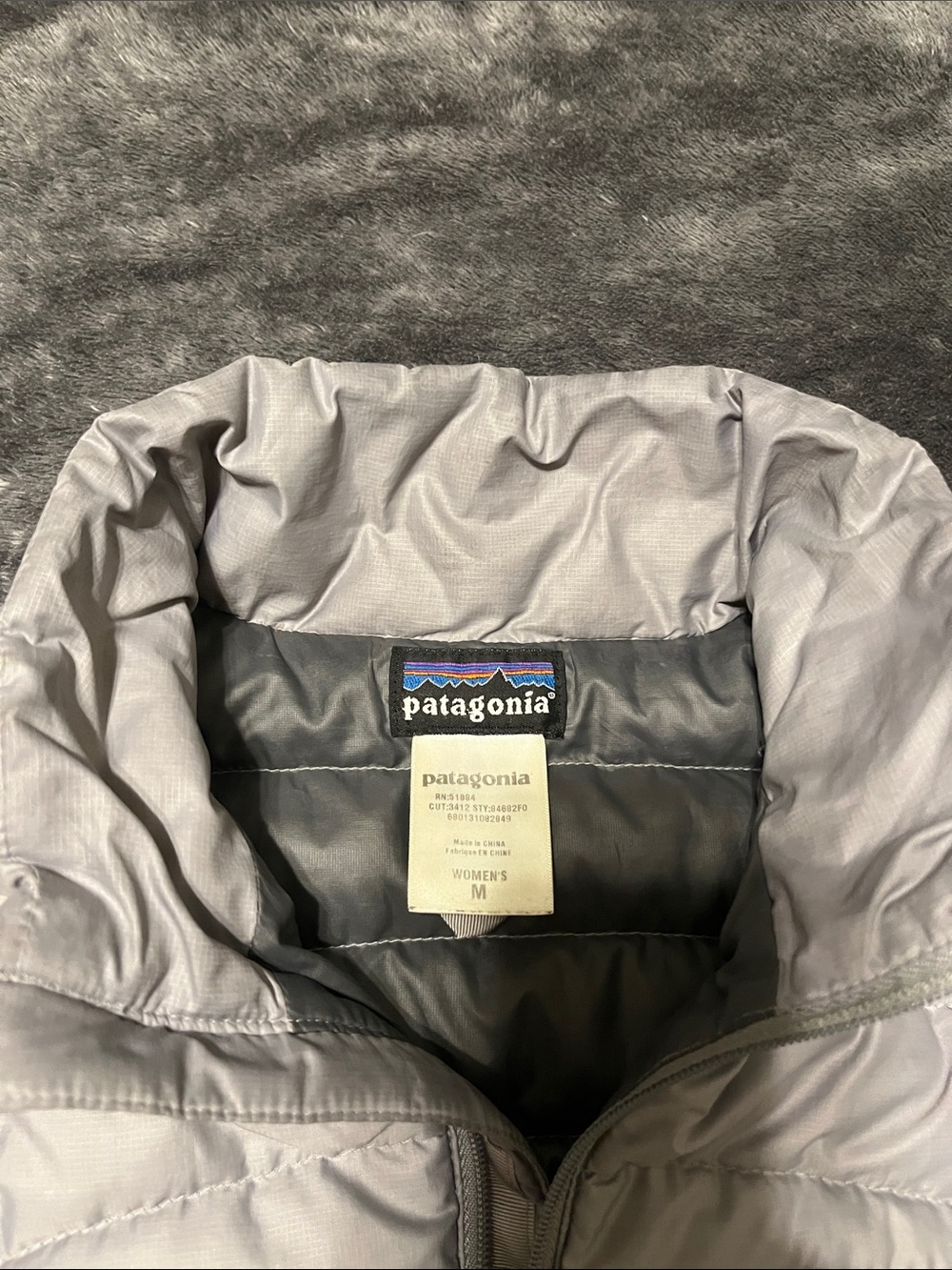 Patagonia Light Gray Women's Puffer Jacket - Picture 3 of 7